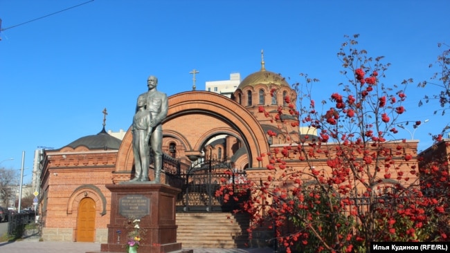 Памятник Николаю Второму в Новосибирске
