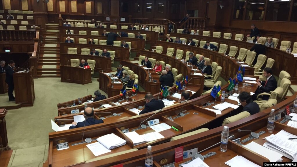 Legislativul în şedinţă plenară