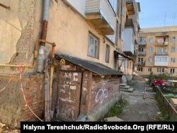 Вигляд будинку, в якому обвалився під’їзд, з подвір’я. Дрогобич, 23 жовтня 2019 року