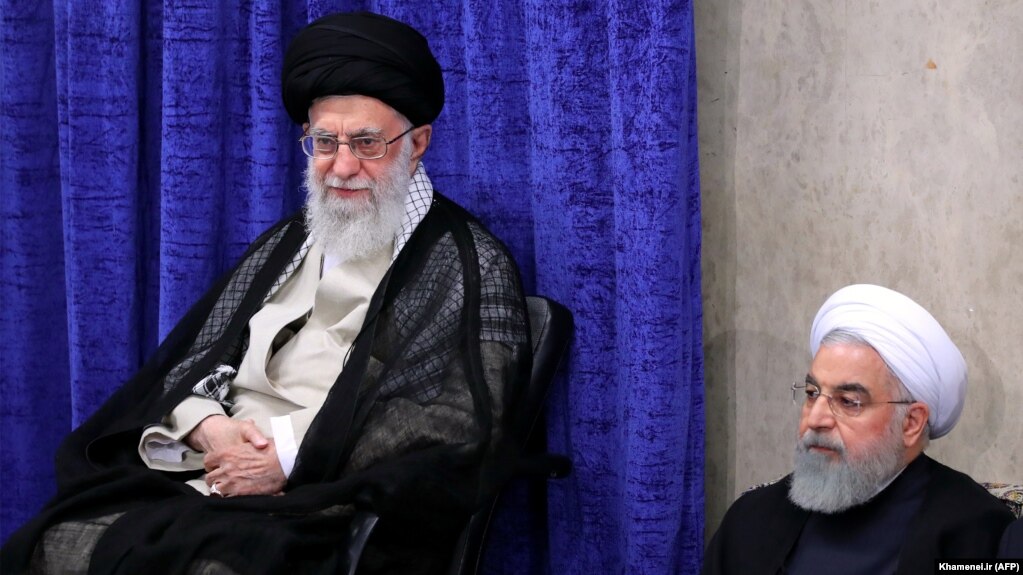 2019年5月14日、イランの最高指導者アヤトラ・アリ・カメネイ大統領とハッサン・ルーハニ大統領が首都テヘランでの政府会議に出席