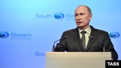 Президент Владимир Путин выступает на церемонии начала строительства газопровода "Южный поток" в Анапе, декабрь 2012