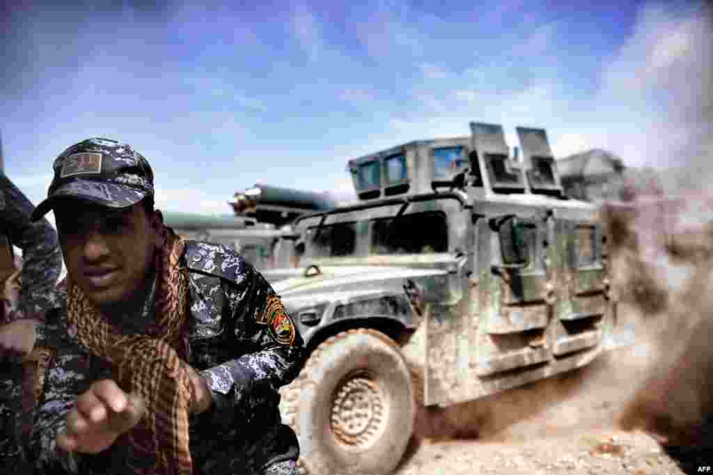 A member of the Iraqi federal police reacts following an explosion in Mosul during an operation by Iraqi forces to retake the city from Islamic State militants. (AFP/Aris Messinis)