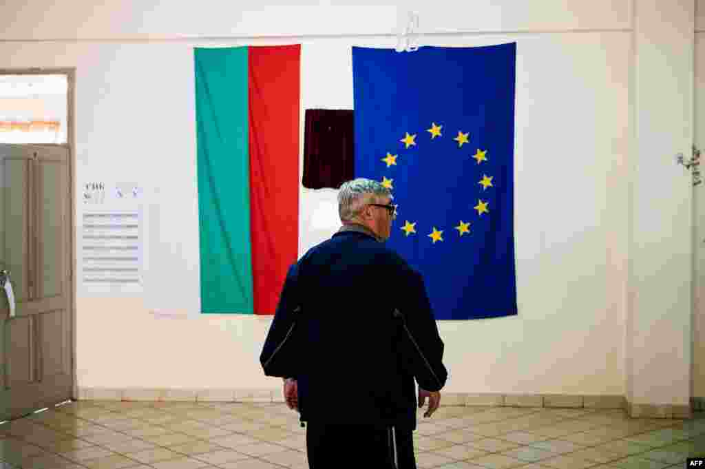 БУГАРИЈА - Бугарија е најсиромашна земја во Европската унија (ЕУ), а зад неа е Хрватска, покажуваат најновите податоци на Евростат објавени денеска. Според таа статистика, девет земји членки се над просекот на ЕУ во однос на материјалната благосостојба на домаќинството.