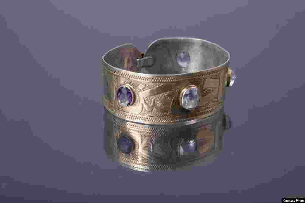 Bracelet