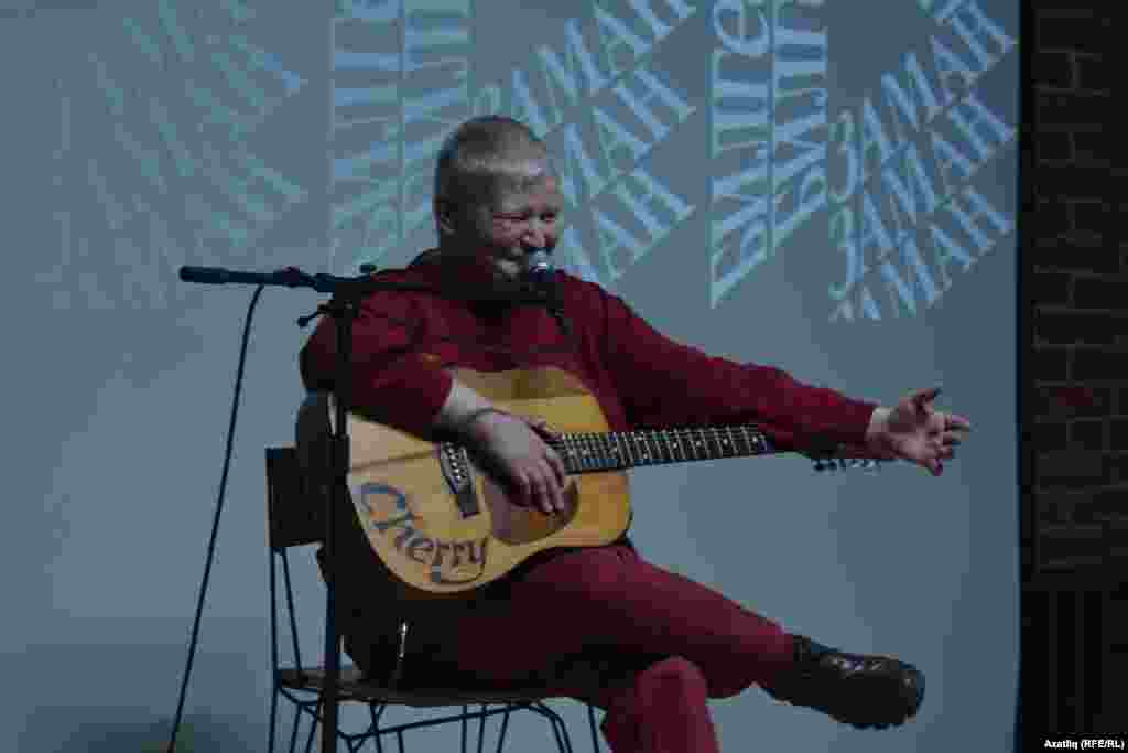 Күргәзмә ачылышы кичәсе рок-музыкант Алексей Вишня концерты белән тәмамланды