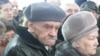 Участники народного схода против отмены надбавки ветеранам труда (Ульяновск, 25 декабря 2014 года)