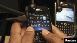 A man tests a BlackBerry phone at a shopping mall in Dubai.