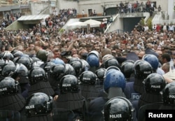 Protestat e opozitës në Shqipëri. Tiranë, 18 maj, 2011.