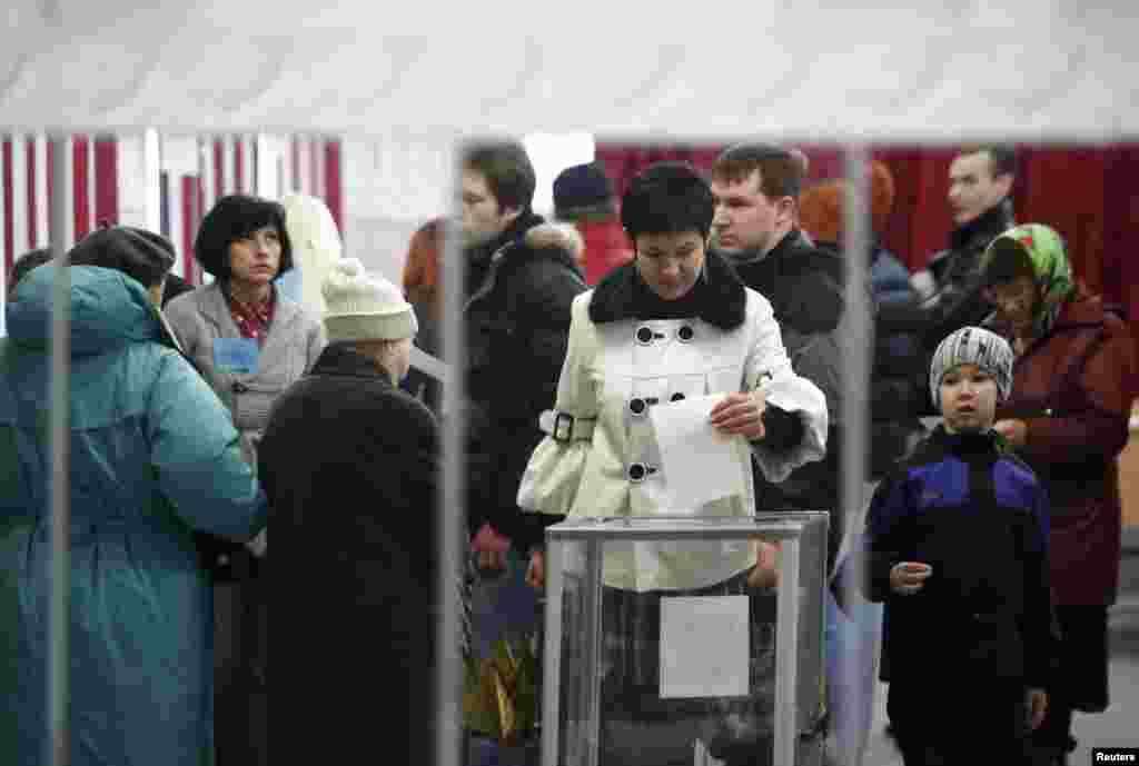 A woman casts her ballot at a polling station in Simferopol, the administrative capital of Crimea.