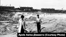 Ezen az 1961 augusztusában készült fotón a Babij Jar-i lakóházak újjáépítése látható.