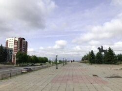 Улица Коцюбинского, справа – памятник Ворошилову