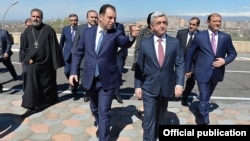 Armenia - President Serzh Sarkisian and Defense Minister Vigen Sargsian arrive at a conference venue in Yerevan, 20Apr2017.