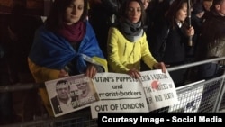 Участники акции протеста против концерта Валерии в Лондоне