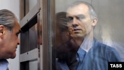 Dmitry Dovgy in a Moscow courtroom in 2009