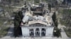 Драмтеатр у Маріуполі після бомбардування російською армією, кадр зроблений 10 квітня 2022 року
