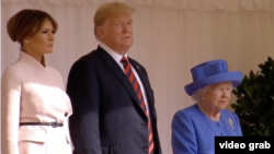 АКШнын президенти Дональд Трамп, биринчи айым Мелания Трамп британ ханышасы Елизавета II менен. 13-июль, 2018-жыл.