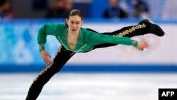 Patinazhisti amerikan Jason Brown gjatë programit të lirë në patinazhin për meshkuj