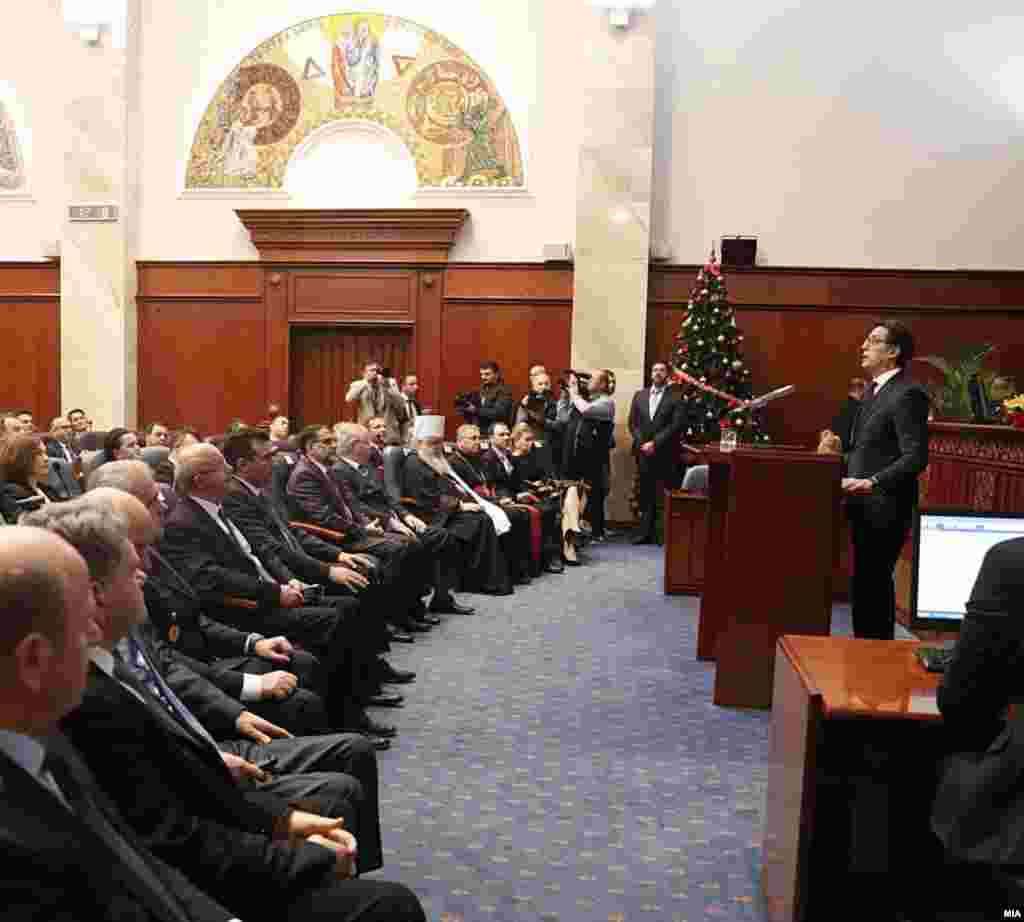 МАКЕДОНИЈА - Претседателот Стево Пендаровски во годишното обраќање пред пратениците во Собранието рече дека целта му била да остане независен, претседател на сите, а не партиски послушник или апологет на некој транзициски олигарх.