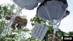 Teddy bears bearing pro-democracy messages were parachuted into the outskirts of Minsk earlier this year by a Swedish light aircraft, which had reportedly entered Belarusian air space via Lithuania. 