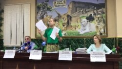 Пресс-конференция Олега Зубкова (в центре), на которой он заявил о рейдерском захвате его предприятий. Слева от него Карен Даллакян. 29 ноября 2019 года