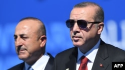 Turkish President Recep Tayyip Erdogan (right) and Foreign Minister Mevlut Cavusoglu