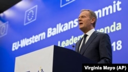 Дональд Туск выступает на пресс-конференции перед саммитом ЕС – Западные Балканы в Национальном дворце культуры в Софии