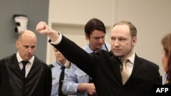 Anders Breivik u sudnici, april 2012.