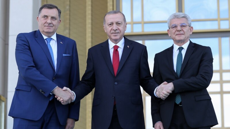 Dodik pozdravio tursku gardu sa 'merhaba asker'