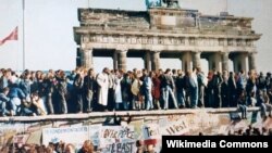 Construcția Zidului Berlinului a început la data de 13 august 1961, acum 60 de ani. Un important simbol istoric al Cortinei de Fier, zidul a despărțit mii de oameni pentru zeci de ani. 