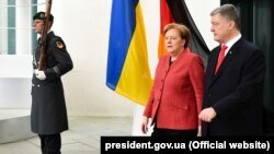 Анґела Меркель та Петро Порошенко. Берлін, 12 квітня 2019 року