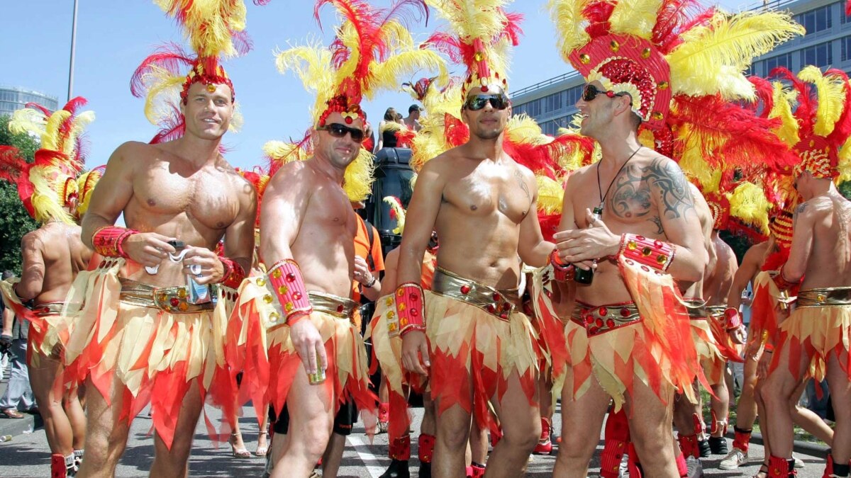 Гей-парад в Кёльне собрал около одного миллиона участников