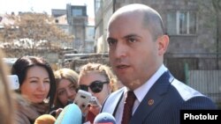 Armenia - Education Minister Armen Ashotian talks to journalists after visiting a school in Yerevan, 4Apr2014.