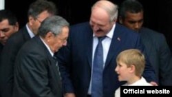 Рауль Кастра, Аляксандар Лукашэнка і Мікалай Лукашэнка, архіўнае фота