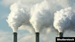 Programele naționale de control al poluării atmosferice ar fi trebuit adopate și transmise Comisiei până pe 1 aprilie 2019. Termenul limită primit de România pentru adoptarea lor este de două luni îndeobște.