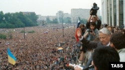 Выступление президента России Бориса Ельцина на митинге в Москве, 20 августа 1991 года