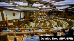 Deputații noii majorități în Parlamentul de la Chișinău