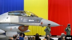 Un avion F-16 la baza românească de la Borcea