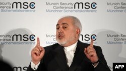Муҳаммад Ҷавод Зариф дар нишасти амниятии Мюнхен дар Олмон. Акс аз рӯзи 15-уми феврали соли 2020.