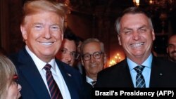 ABŞ prezidenti Donald Trump (solda) və Braziliya lideri Jair Bolsonaro 