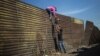 Migranti koji na putu ka SAD prođu kroz neku drugu zemlju - u ovom slučaju Meksiko - neće moći da dobiju azil (Fotografija sa granice SAD i Meksika, novembar 2018) 