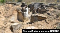 Орудийный дворик №1 сохранился не очень хорошо