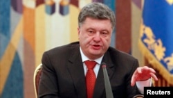 Украина президенти Петро Порошенко Миллий хавфсизлик кенгаши мажлисида нутқ сўзламоқда, 2014 йил 4 ноябри.