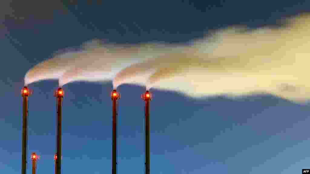 Smoke rises from the chimneys of a heating plant at Berlin&#39;s Brandenburg Willy Brandt airport in Schoenefeld, Germany. (AFP/Patrick Pleul)