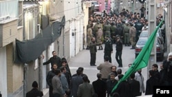 Islamic militia members attacking the home of Ayatollah Yusuf Sanei in Qom on June 13.
