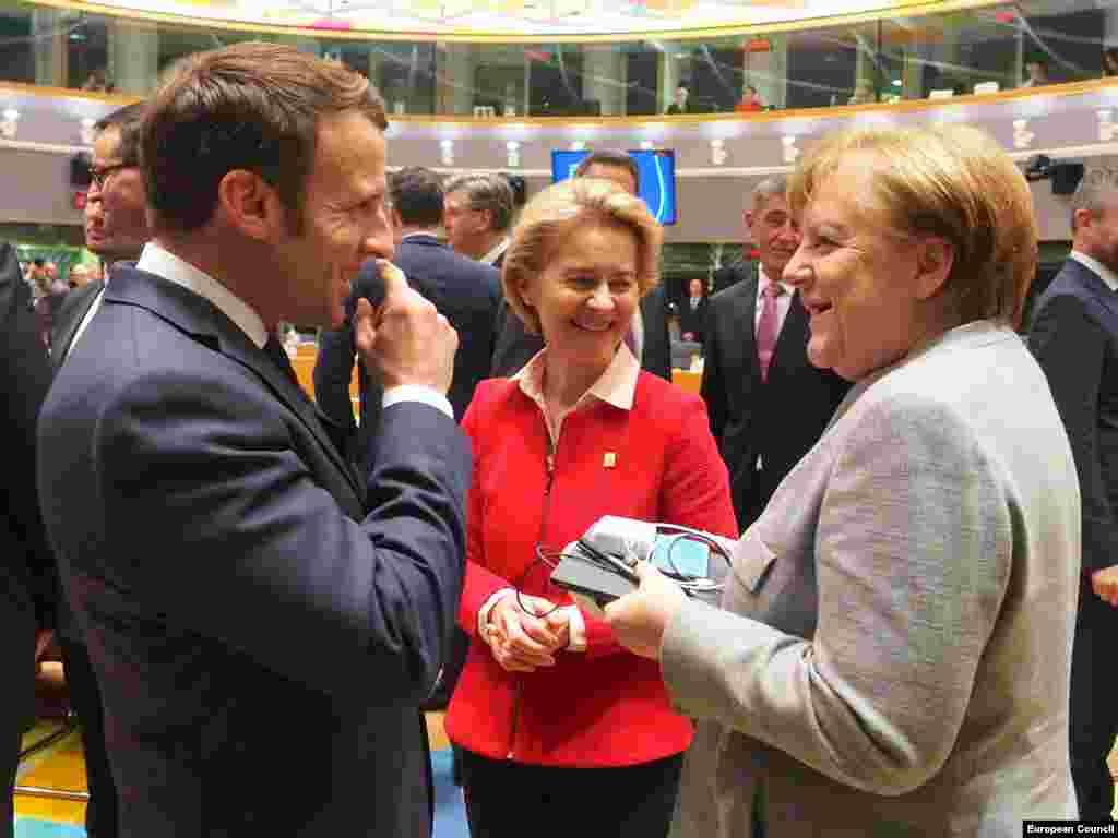 БЕЛГИЈА - Германската канцеларка Ангела Меркел изјави дека земјите од Г-7 се согласни заедно да дејствуваат со координирани мерки во спречување на ширењето на коронавирусот како и справувањето со последиците од него.