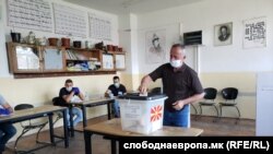 Гласање во Дебар. Архивска фотографија.