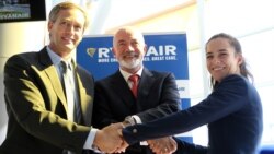 Armenia -- Ryanair's David O'Brien (C), Armenian Civil Aviation Committee chief Tatevik Revazian (R) and Marcelo Wende, chief executive of Armenia Internatonal Airports, announce the upcoming launch of Ryanair flights, Yerevan, October 16, 2019.
