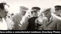 Prietenia româno-sovietică avea rădăcini adânci. Fototeca online a comunismului românesc, cota: 94/1951