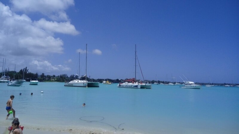 Власти Маврикия объявили чрезвычайное положение из-за аварии танкера