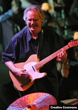 Билл Фриселл на концерте в Сиеттле, 2004 (Фото: Bruce C. Moore)